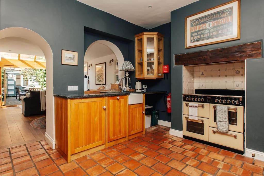 Dolls House - Luxury Townhouse *Sleeps 10* Villa Henley-on-Thames Exteriör bild