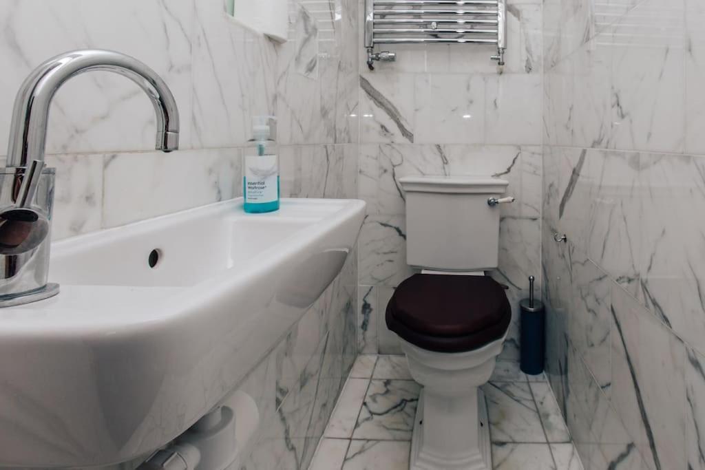 Dolls House - Luxury Townhouse *Sleeps 10* Villa Henley-on-Thames Exteriör bild