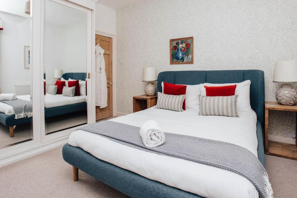 Dolls House - Luxury Townhouse *Sleeps 10* Villa Henley-on-Thames Exteriör bild